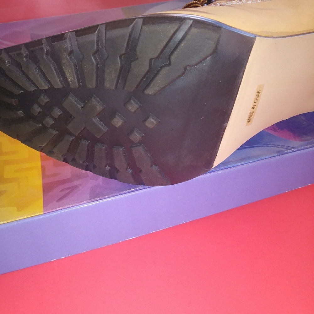 Boot - Picture 2 of 3